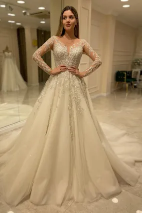 Elegant Long A-line Sweetheart Lace Appliques Wedding Dress with Sleeves