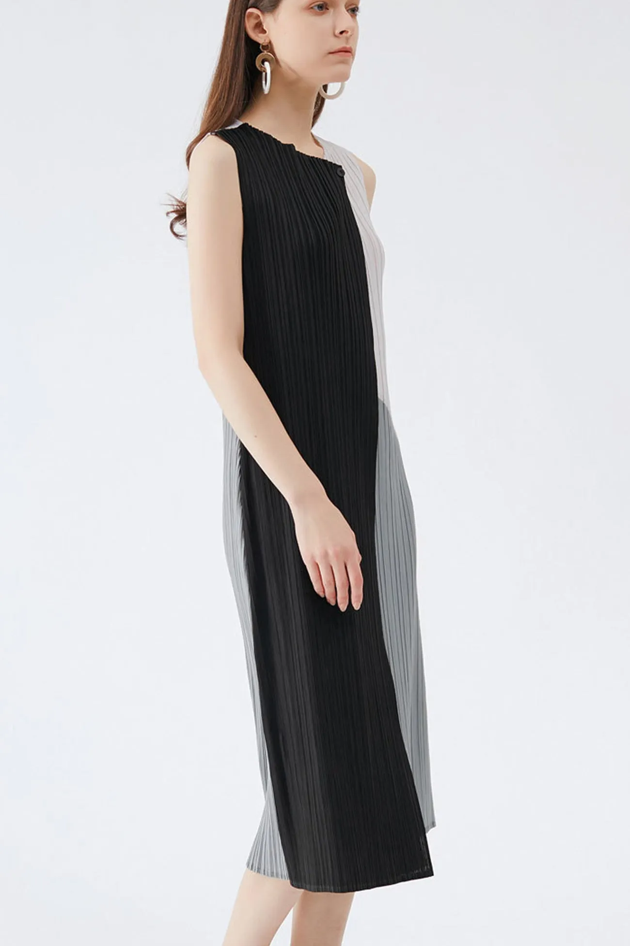 Full Pleated Sleeveless Maxi Dress