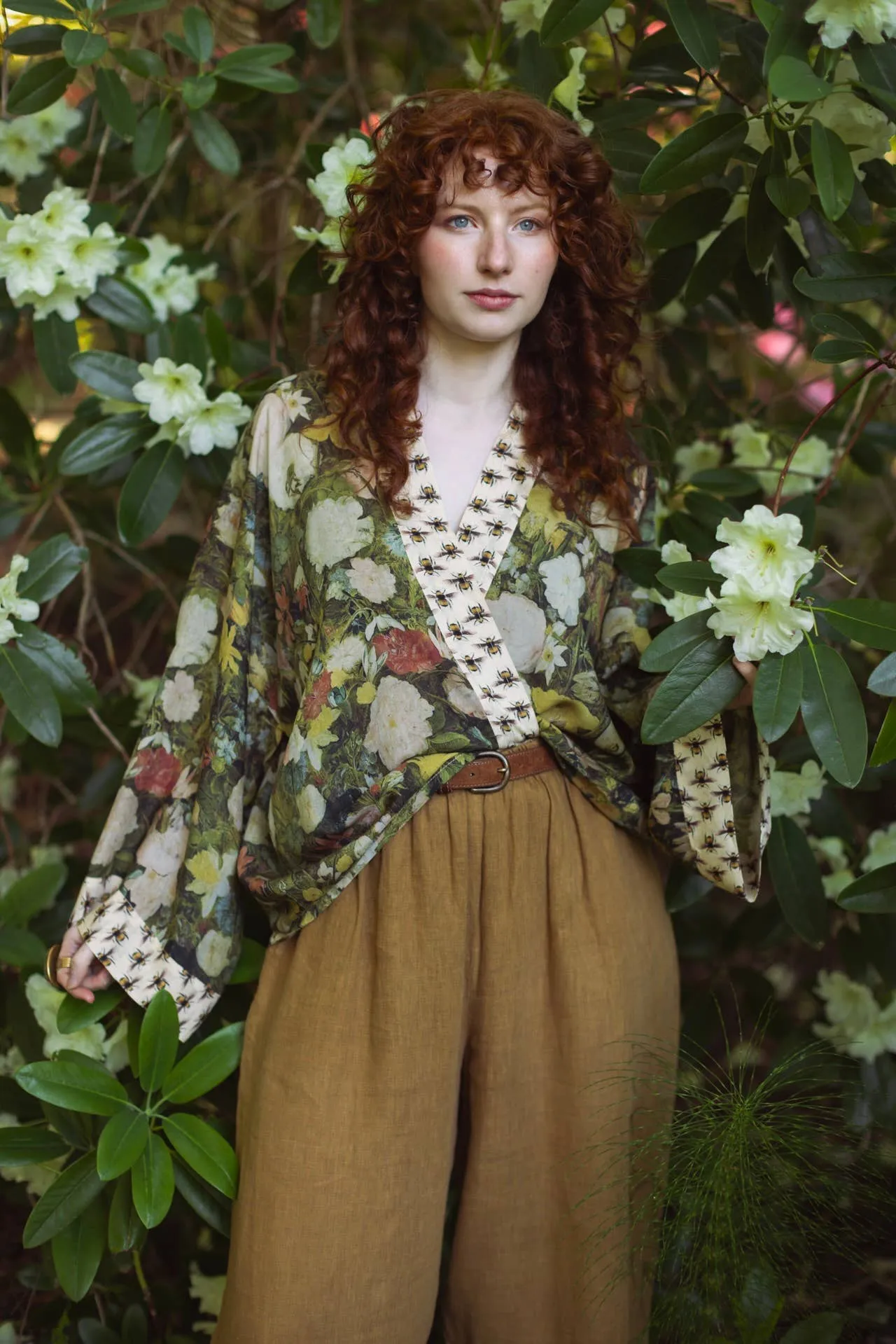 I Dream In Flowers Bamboo Cropped Kimono with Bees