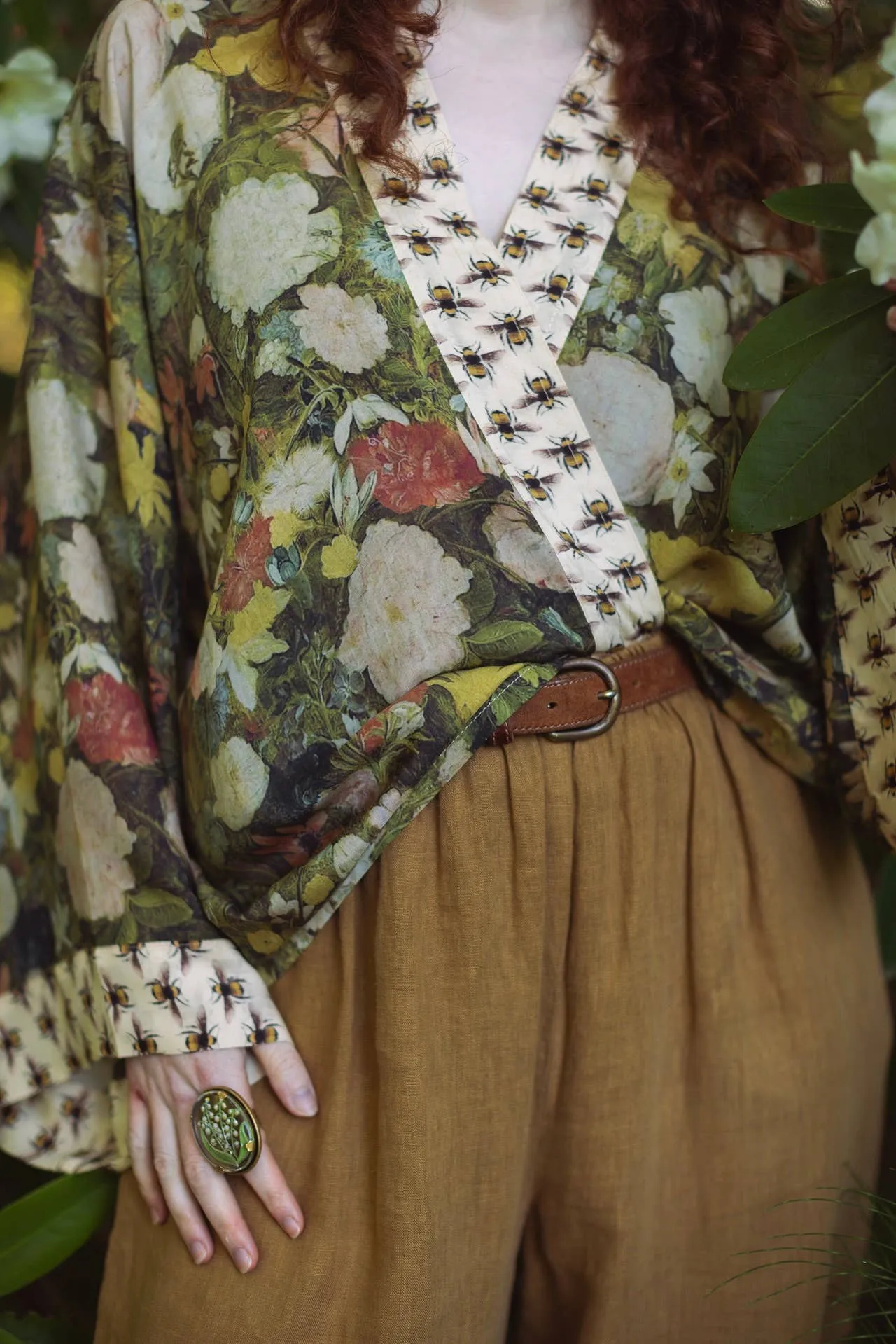 I Dream In Flowers Bamboo Cropped Kimono with Bees