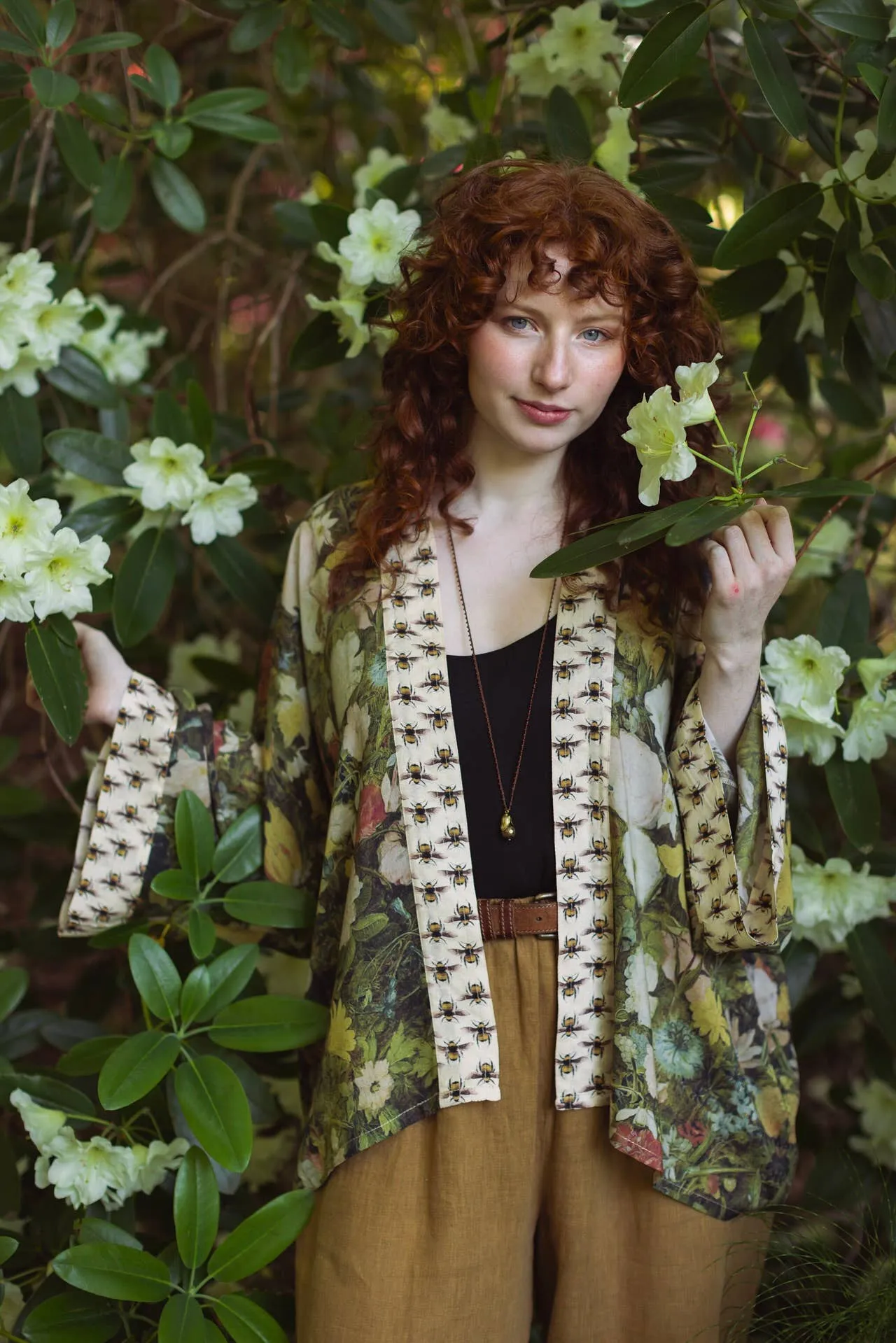 I Dream In Flowers Bamboo Cropped Kimono with Bees